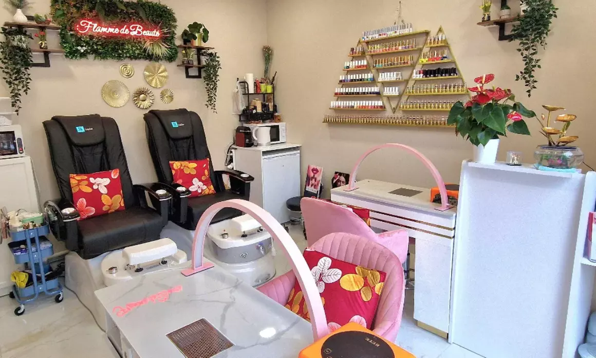 Beauté des mains et/ou pieds avec pose de vernis semi-permanent; pose de capsules gel (31% de remise) - Image 5