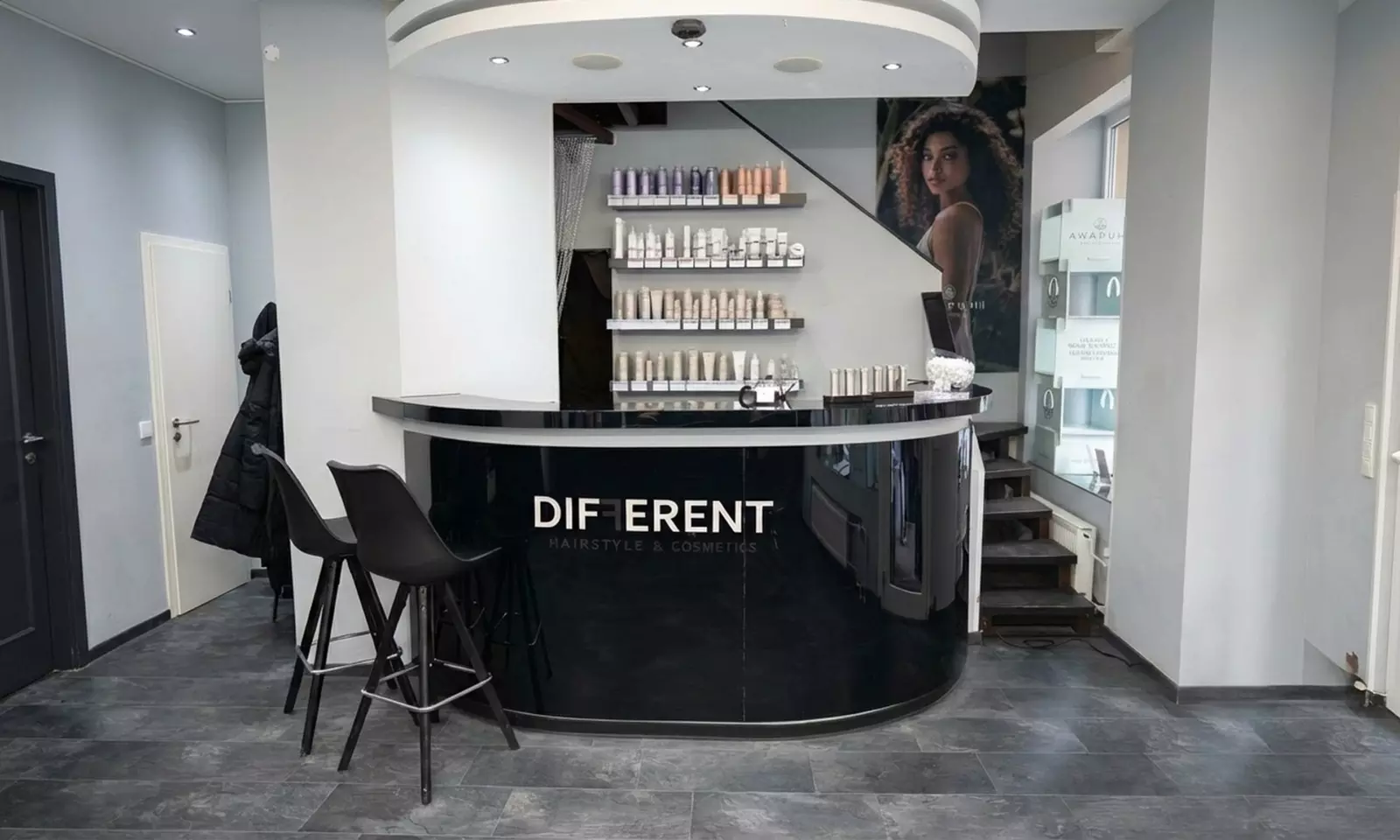 Waschen, Schneiden, Föhnen für alle Haarlängen für 1 Dame