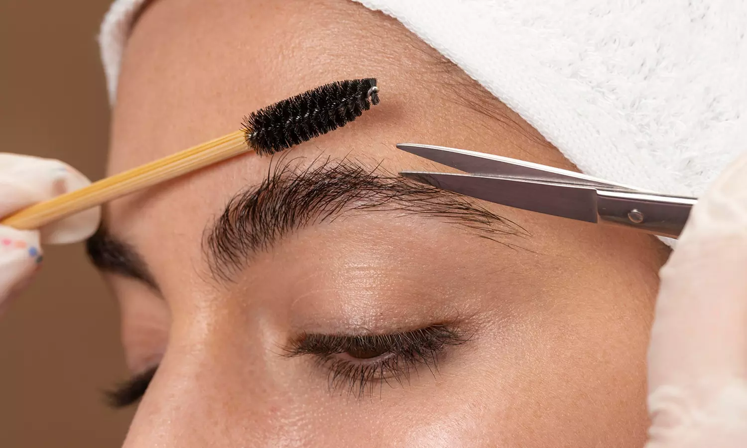 Eyebrow Wax, Sculpt and Tint at Miami Kiss