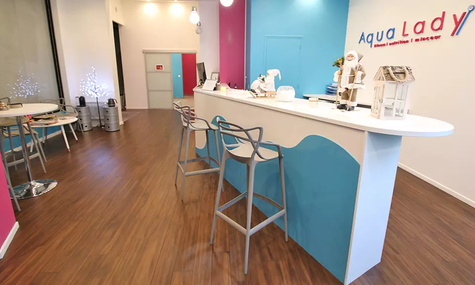 Séances d'aquabike dans un centre de bien-être féminin