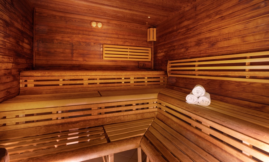 Image 3: Karlowe Wary: pokój superior z wyżywieniem i wellness