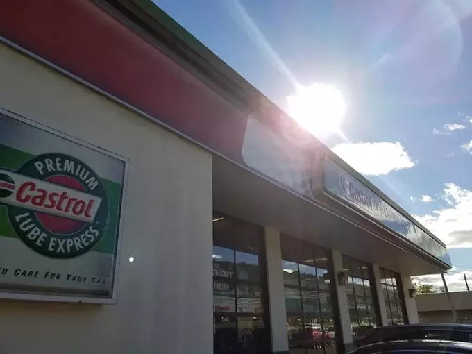 15-Minute Oil Change at Castrol Premium Lube Express