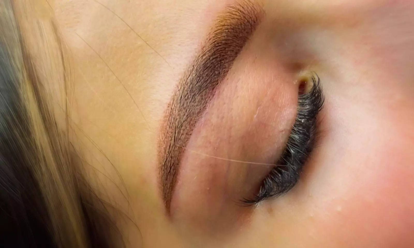 Wimpern- und/oder Augenbrauen-Lifting inkl. Färben für 1 Person (bis zu 58% sparen) - Second Medium