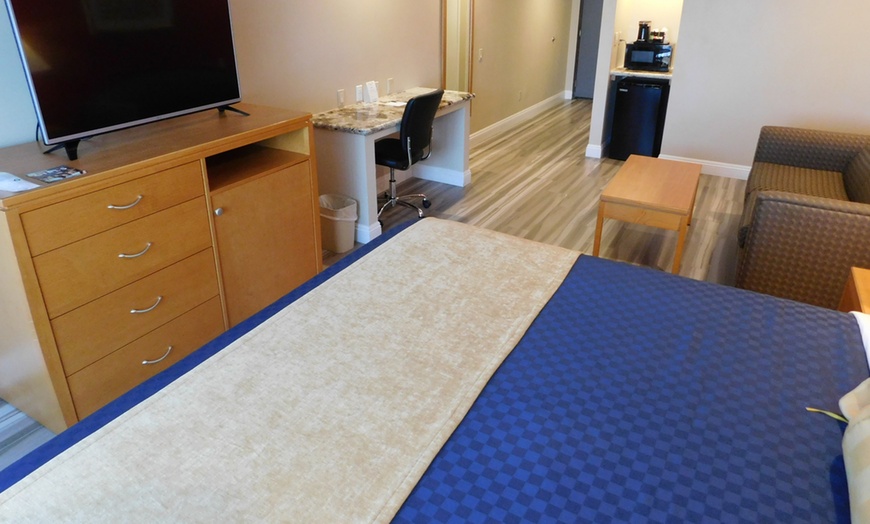 Image 4: Placentia – Anaheim Orange County Hotel