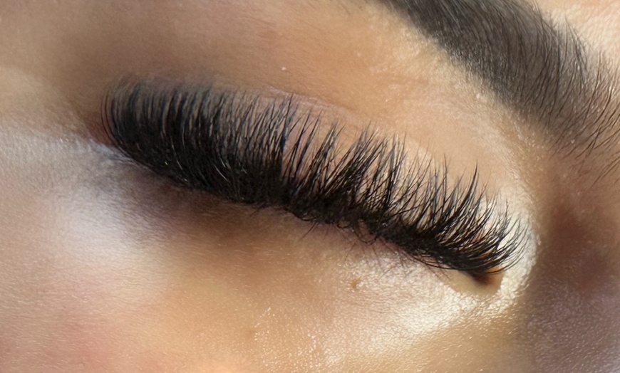 Image 5: Get a Full set of Classic, Light/Medium/Full Volume Lash Extensions