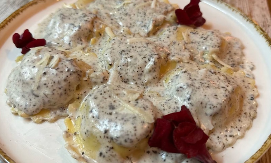 Image 15: Menú italiano para 2 con opción prémium con botella de vino y postre