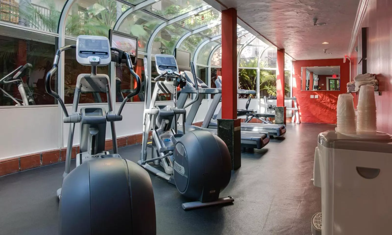 Buena Park Grand Hotel and Suites - Book Now!