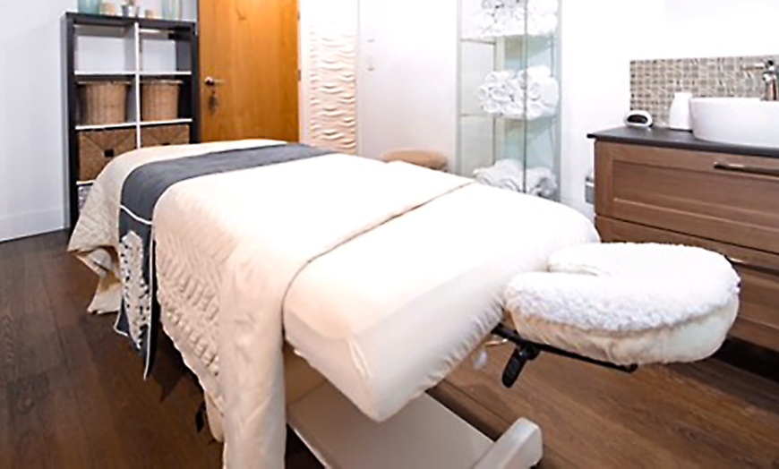 Image 3: One 60-Min Couples Massage for Two with Oxygenio Beauty Facial & More