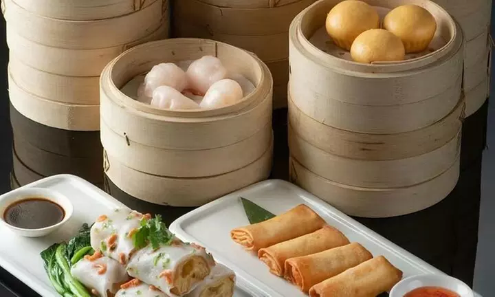 Explore Day or Night Flavors of Flushing Food Tour for Up to 4 People 