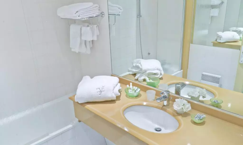 Cognac : chambre supérieure, deluxe ou suite avec pdj et spa en option