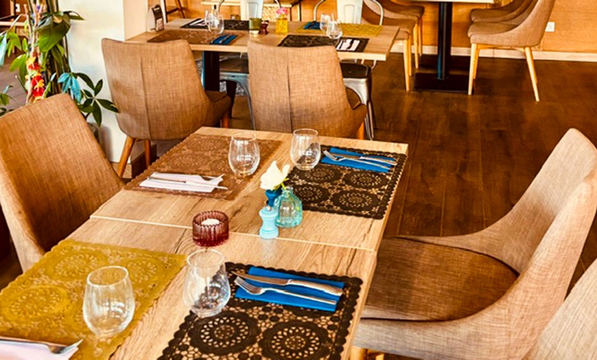 Image 4: Plat et dessert au choix pour 2 ou 4 personnes