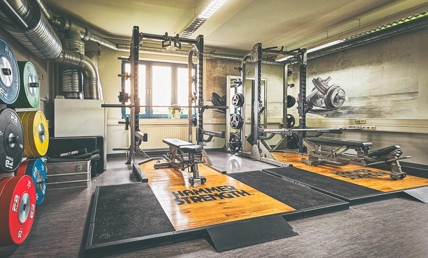 Image 2: 4 Wochen Premium-Fitness inkl. Personal Training, Kurse & Sauna 