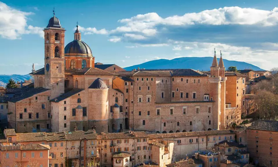 Urbino 4*: camera Comfort o Deluxe con mezza pensione e Spa