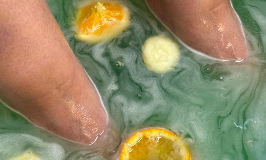 Image 4: Spa de pies con baño de sales, aceites, eliminación de durezas y uñas