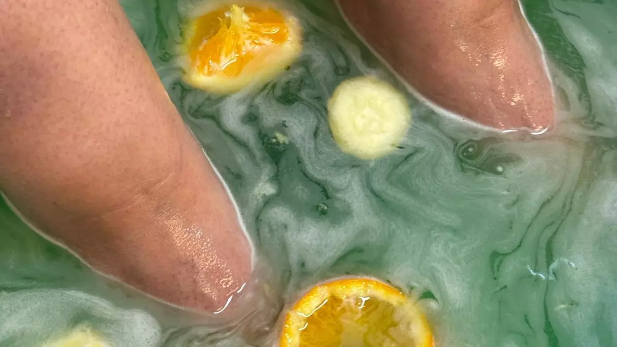 Spa de pies con baño de sales, aceites, eliminación de durezas y uñas