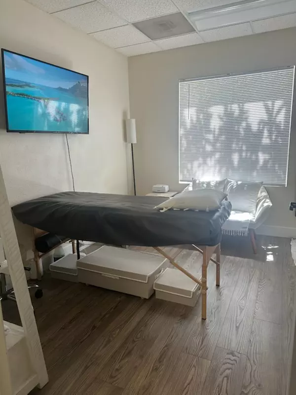 Smooth Skin with One Brow, Underarm, or One or Two Brazilian Sugaring