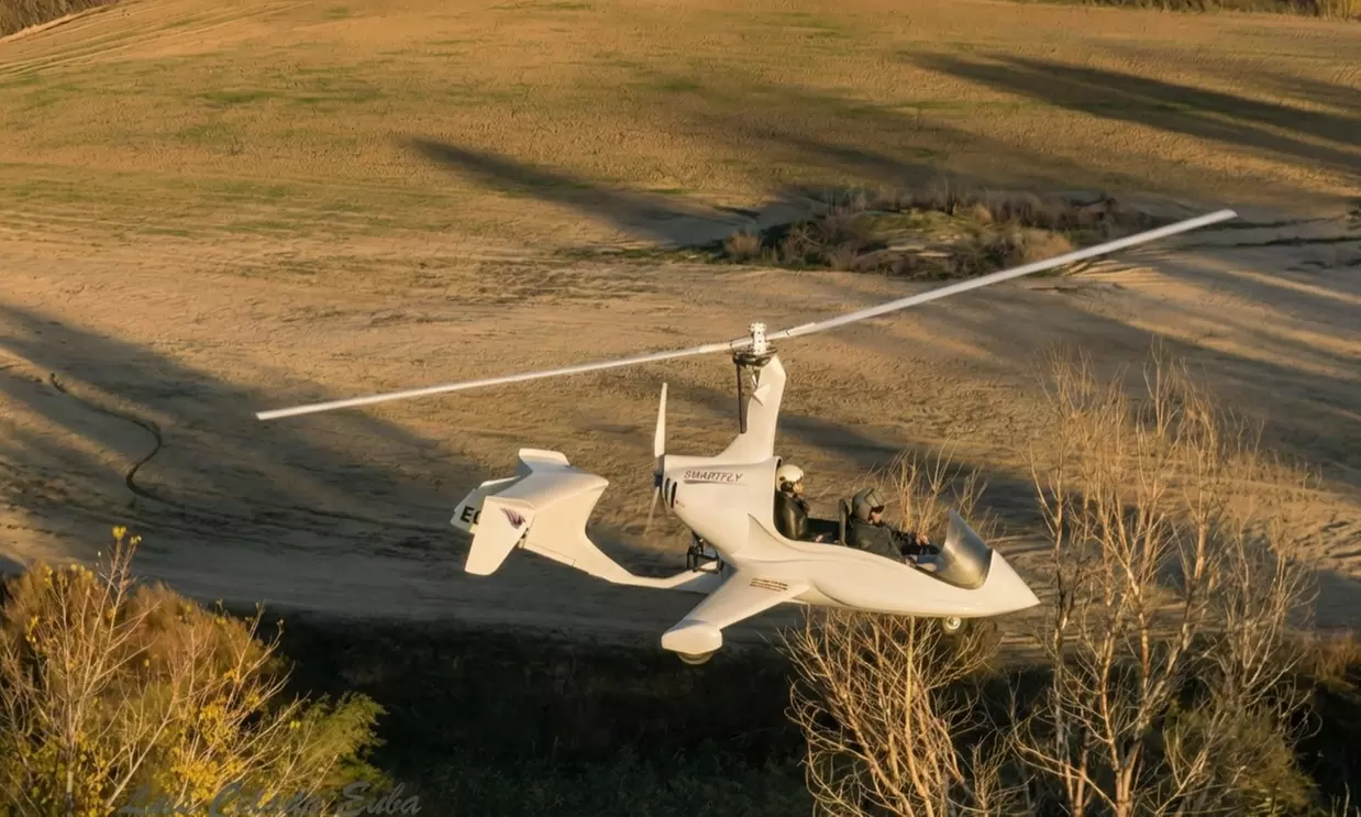 Bautismo de vuelo: autogiro para 1 o 2 personas con duración a elegir