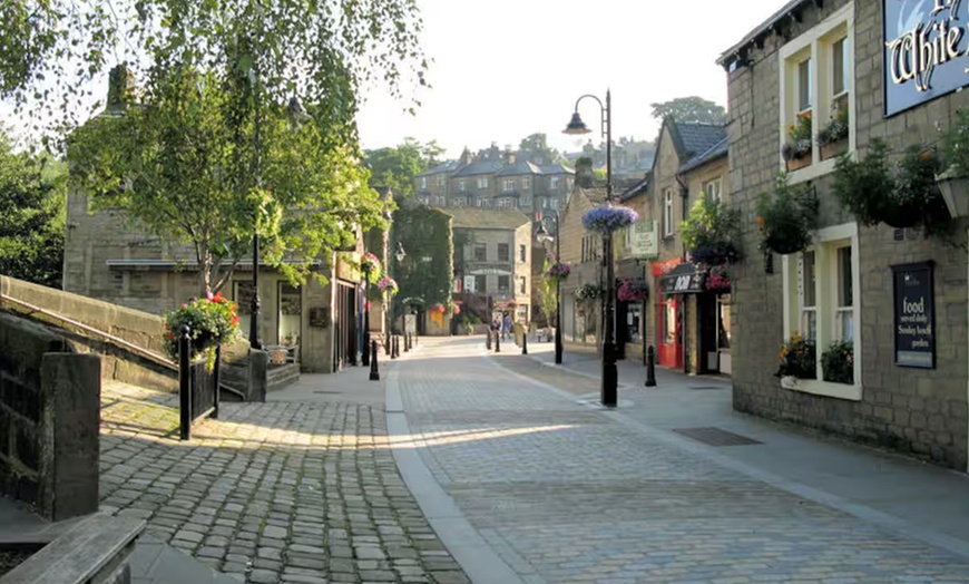 Image 9: West Yorkshire, Hebden Bridge: 4* Apartment Stay with Breakfast & Prosecco