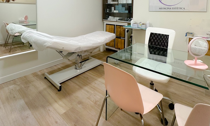 Image 5: Tratamiento facial con infiltración de ADN de esperma de salmón