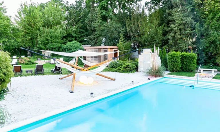 Romantischer Sauna-Wellness-Tag inkl. Massage & 3-Gänge-Menü für Zwei