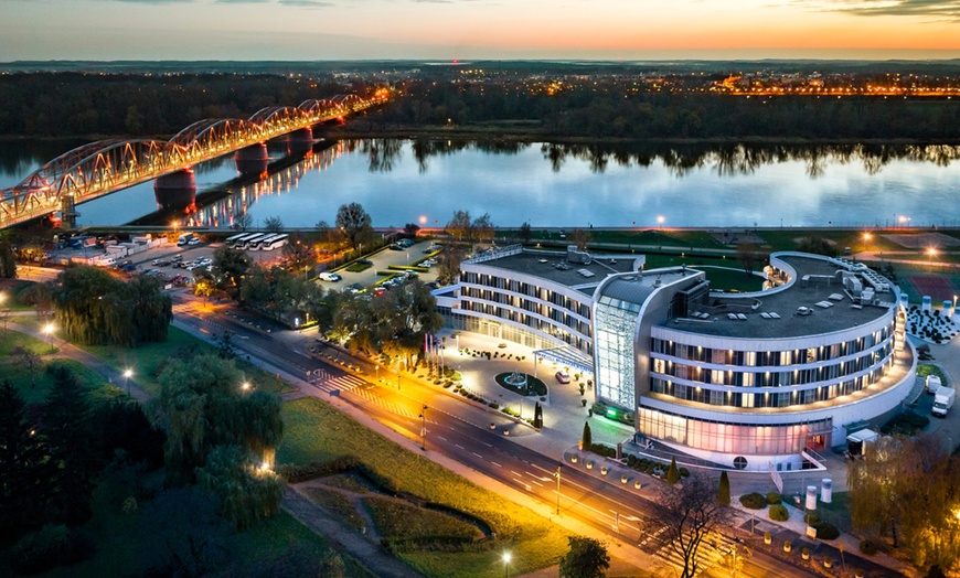 Image 1: Toruń: pokój deluxe ze śniadaniem, basenem i więcej