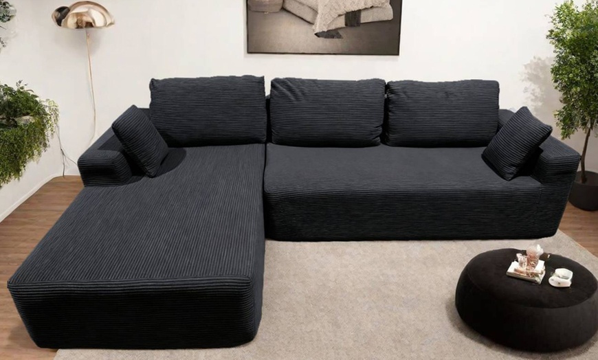 Image 3: Canapé d'angle "Preston" 3 places en velours côtelé de Kocoon
