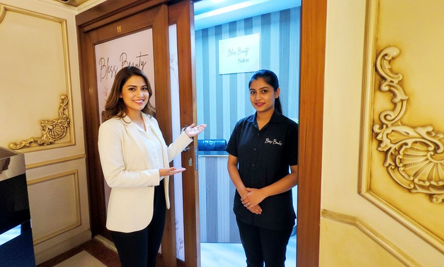 Image 3: 60-Min Hydrafacial, w/ Hairwash & Blowdry, or Full Body Spa Treatment