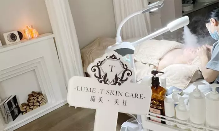 Glow Starts Here: 60-Min Deep-Cleansing Carbon Facial to Balance Skin