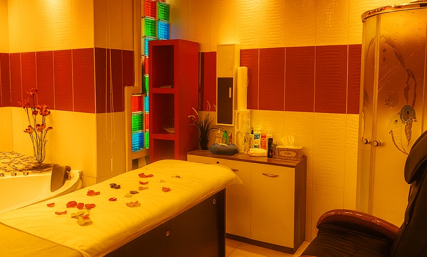 Image 2: Luxury Gents Spa Treatments with Facial & Moroccan Bath Options
