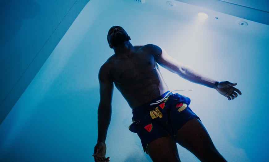 Image 3: Experience the Introductory Floatation / Sauna and Floatation Session!
