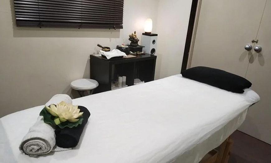 Image 2: Libera tensiones: masaje relajante en pareja de 60 o 90 minutos