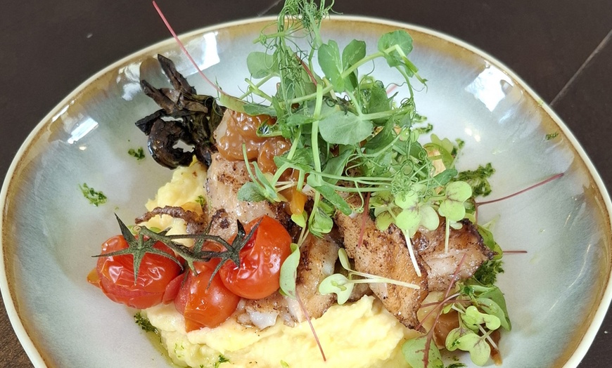 Image 2: Gehobenes europäisches 3-Gänge-Menü & Weinbegleitung für 2-4 Personen