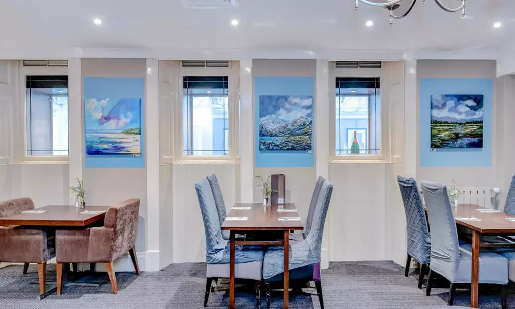 Dundee: Elegant 4* Stay with Breakfast & Dinner