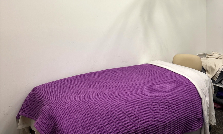 Image 2: Discover Ultimate Relaxation: 60-Minute Swedish or Deep Tissue Massage