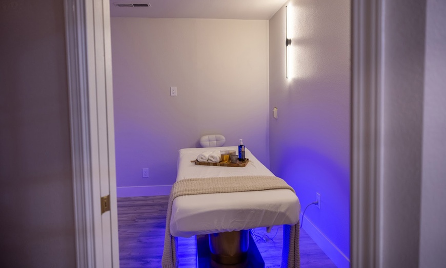 Image 15: Full Set Classic LED Lashes Or Natural Eyelash Extensions w/Cat & More