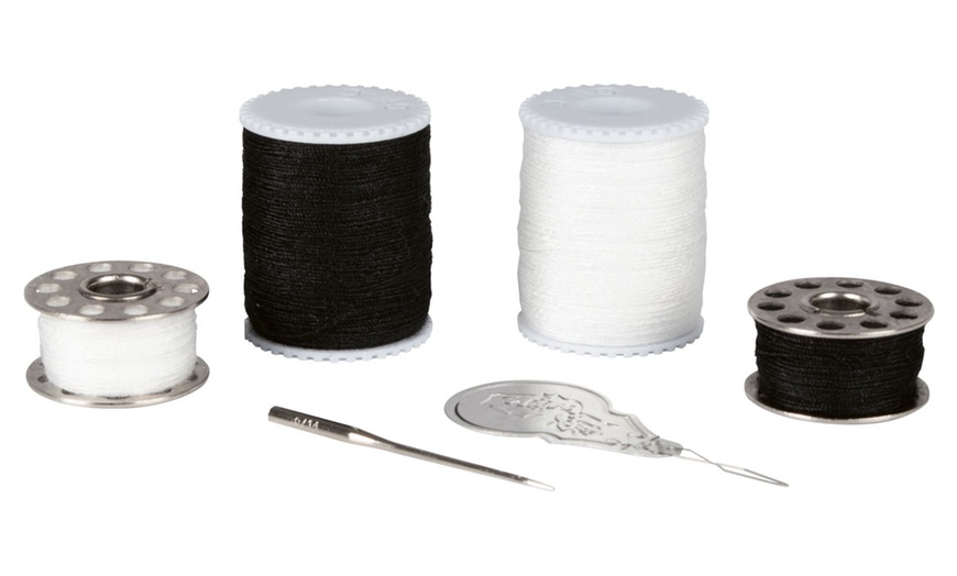 Image 8: Machine à coudre portable 12 points Bomann