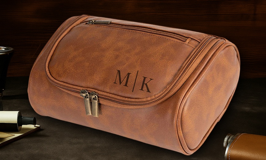 Image 12: Personalisierbarer Kulturbeutel für Herren mit Text oder Initialen