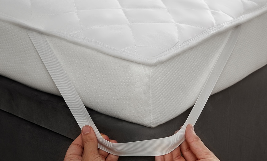 Image 4: Silentnight Anti-Allergy Mattress Protector with Two Pillow Protectors