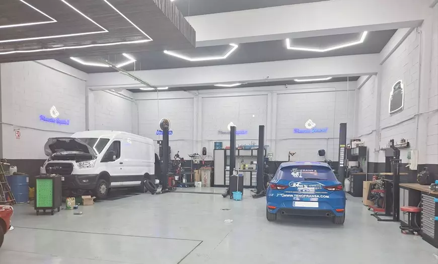 Image 2: Hasta 47% de dto. en Cambio de aceite - Servicio completo en AUTOFIX - VILLAVERDE ALTO