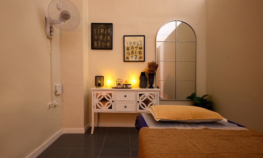 Image 8: Masaje tailandés individual o en pareja de 60 minutos 