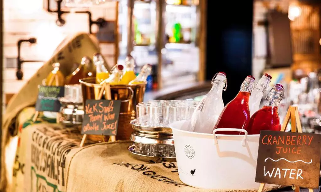 Manchester: Standard Double Room with Breakfast