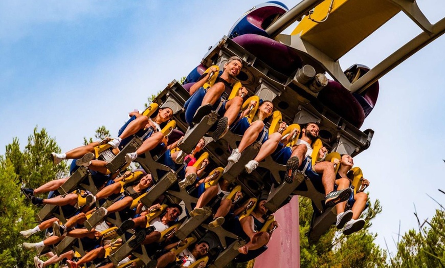 Image 2: 1 entrada para niño o adulto al Parque Warner + Zoo Aquarium de Madrid
