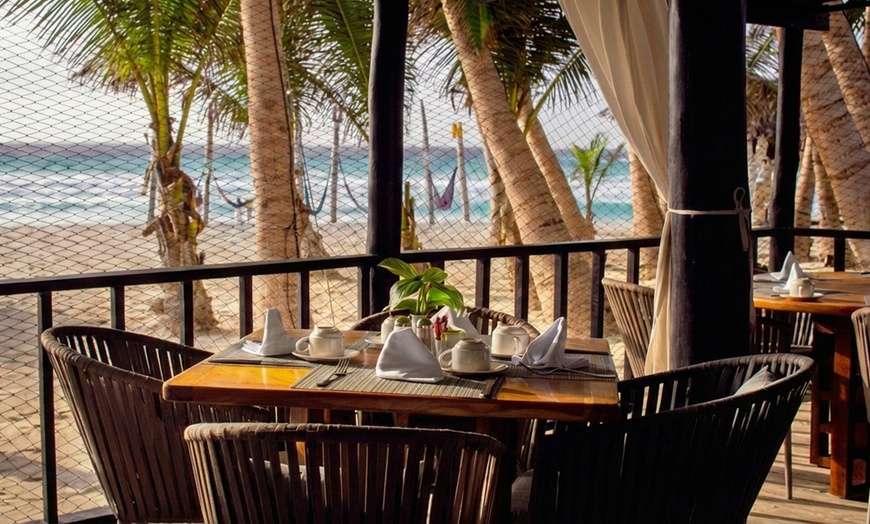 Image 8: ✈ All-Incl. Paradise: 4 Nights at Flamingo Beach Resort Cancún