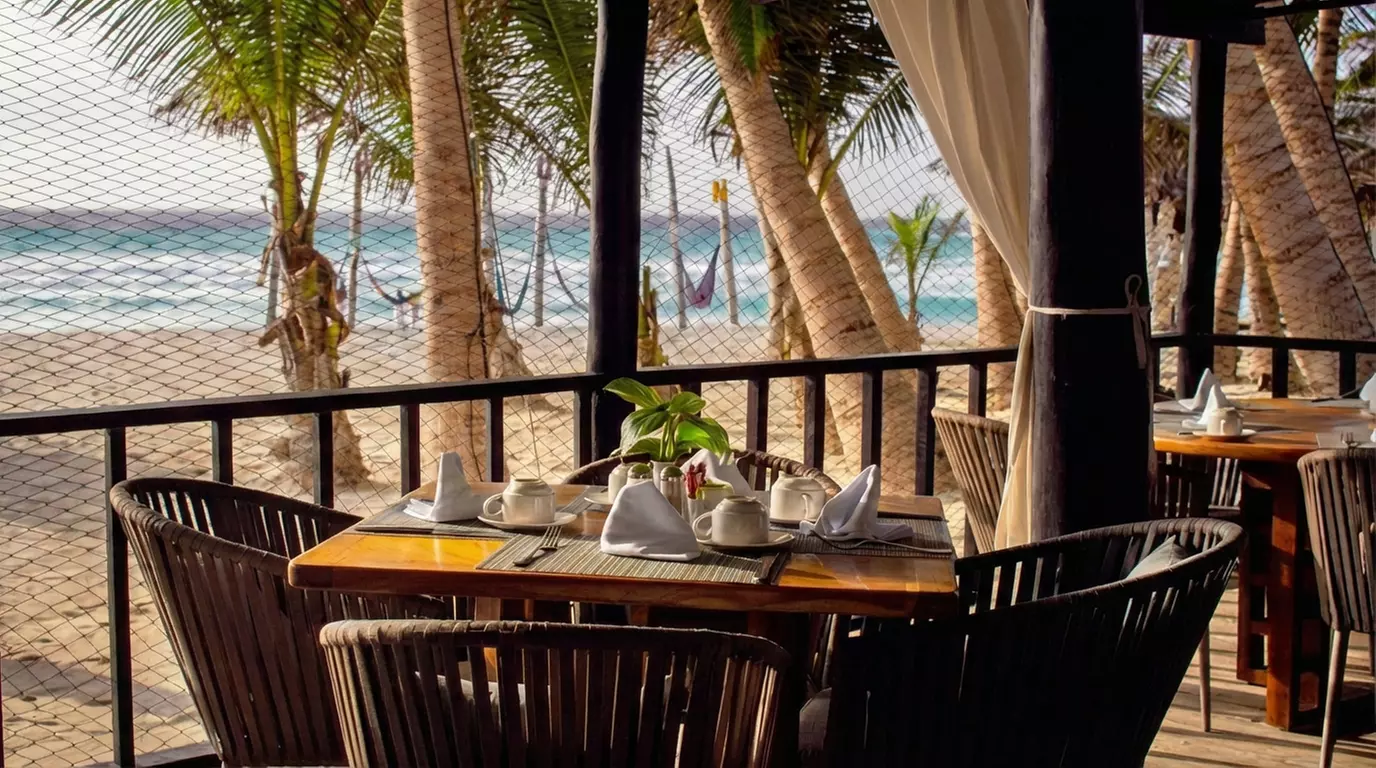 ✈ All-Incl. Paradise: 4 Nights at Flamingo Beach Resort Cancún