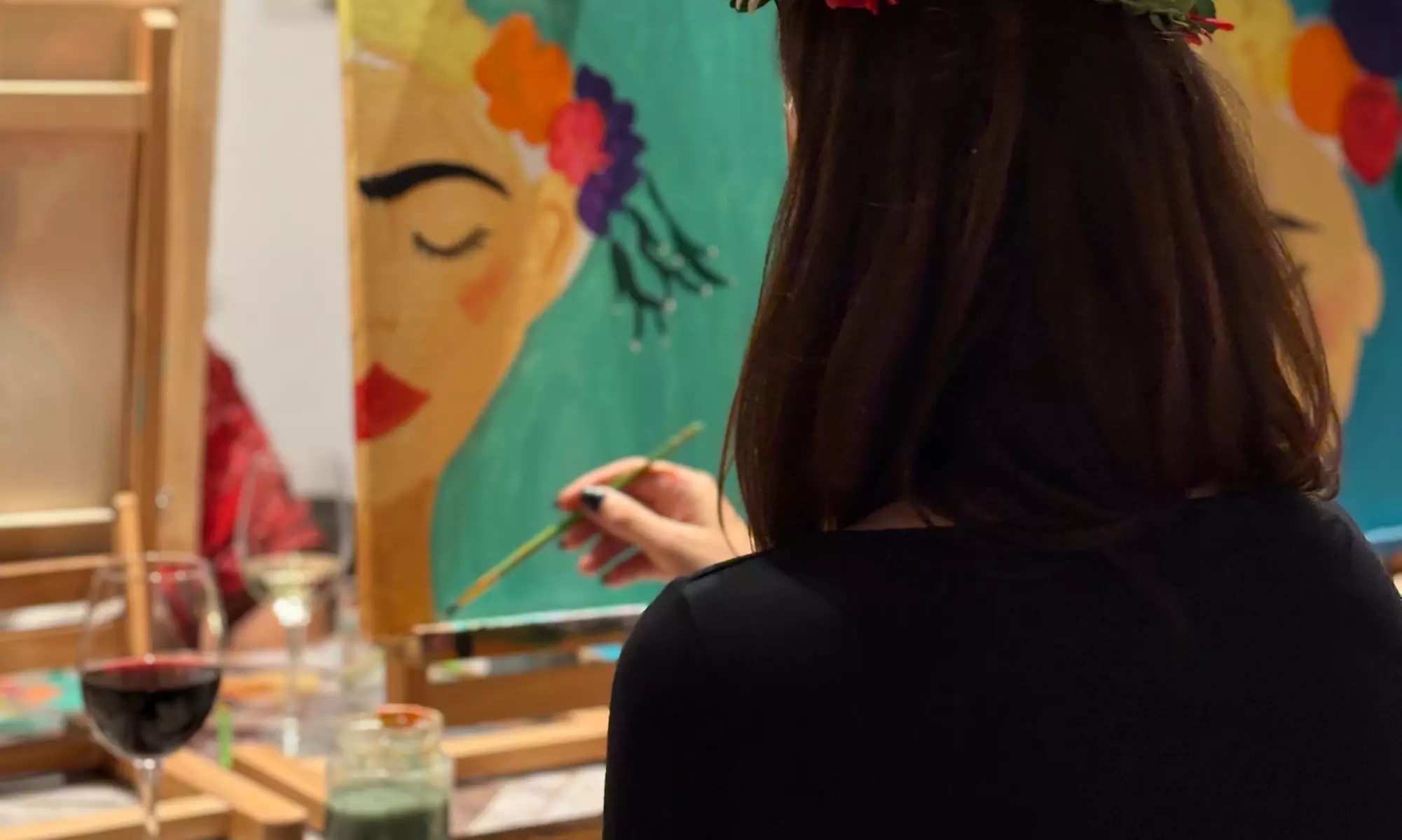 Experiencia creativa o premium “Pinta un cuadro”  con snacks y bebida