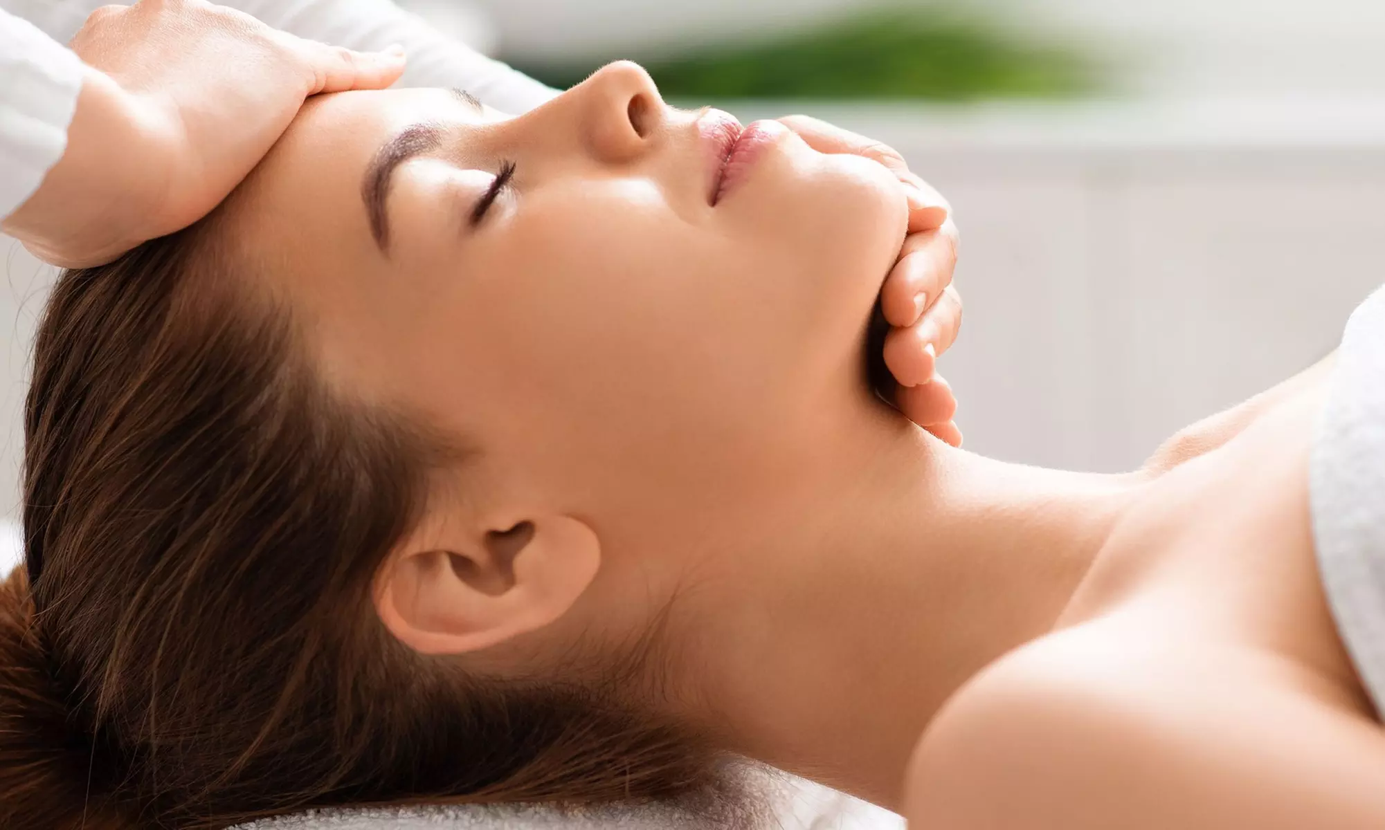 Masaż relaksacyjny całego ciała i więcej w salonie Nefryt