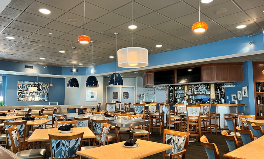 Image 13: Lakeside Resort in the Michigan With Breakfast & Scenic Views