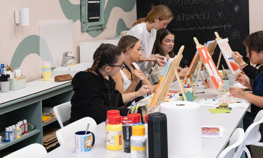 Image 9: Taller para 1 o 2: pintura de cuadro o tote bag, o clase de maquillaje