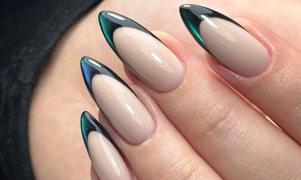 Manicura con esmaltado normal o semipermanente - Salon De Belleza Integral Queen