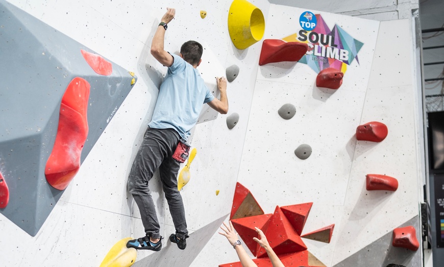 Image 13: Escalada libre o en familia con material y 1 h de profesor incluido